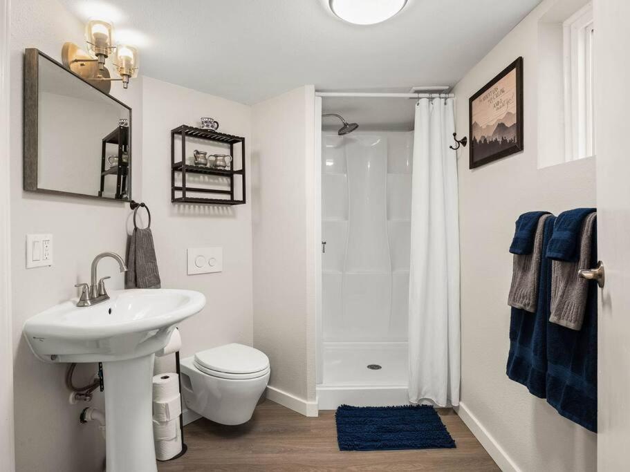 Elegant Richmond Gem Nestled Up To Hawthorne Blvd. Apartment *