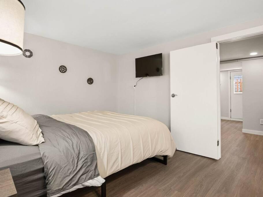 Elegant Richmond Gem Nestled Up To Hawthorne Blvd. Apartment Portland