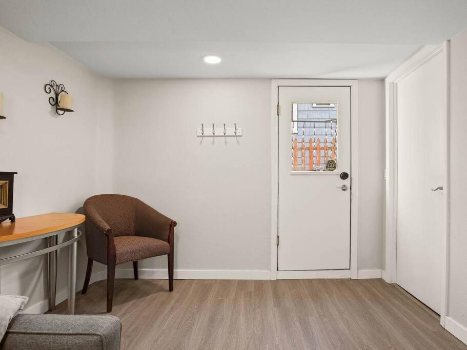 Elegant Richmond Gem Nestled Up To Hawthorne Blvd. Apartment *