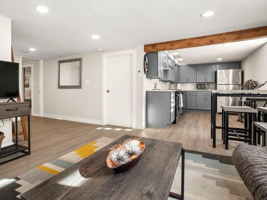 Elegant Richmond Gem Nestled Up To Hawthorne Blvd. Apartment