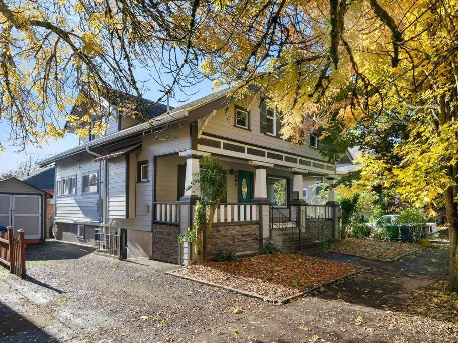 Elegant Richmond Gem Nestled Up To Hawthorne Blvd. Apartment *
